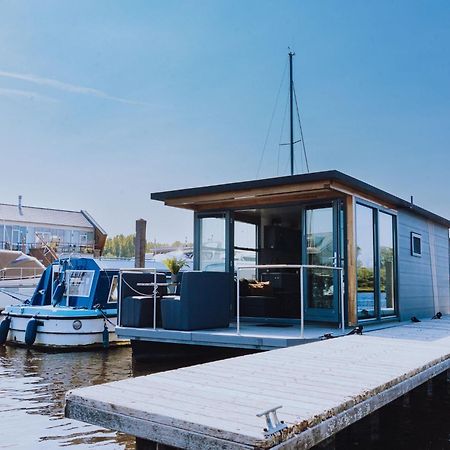 Modern Houseboat With Air Conditioning Located In Marina Uitgeest Exterior foto