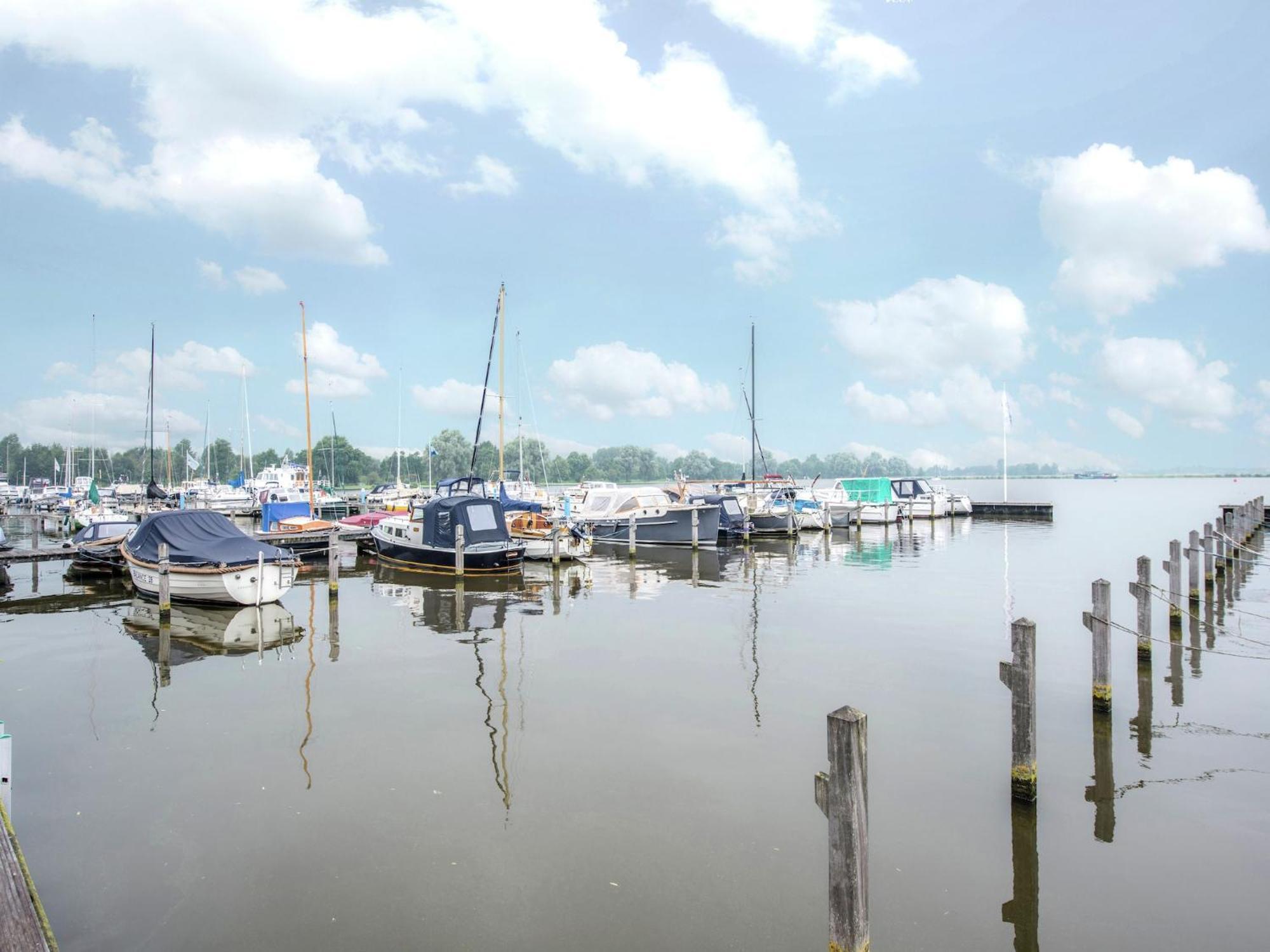 Modern Houseboat With Air Conditioning Located In Marina Uitgeest Exterior foto
