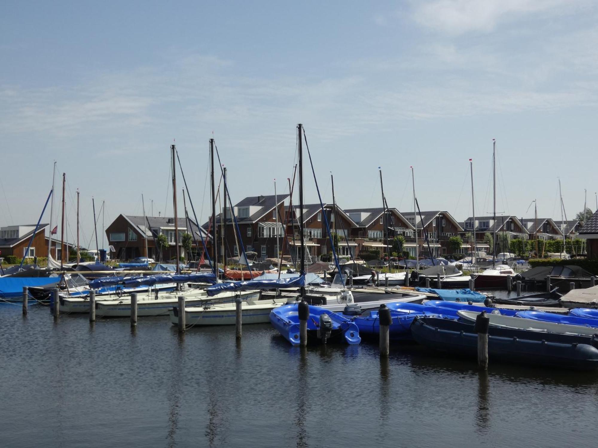 Modern Houseboat With Air Conditioning Located In Marina Uitgeest Exterior foto