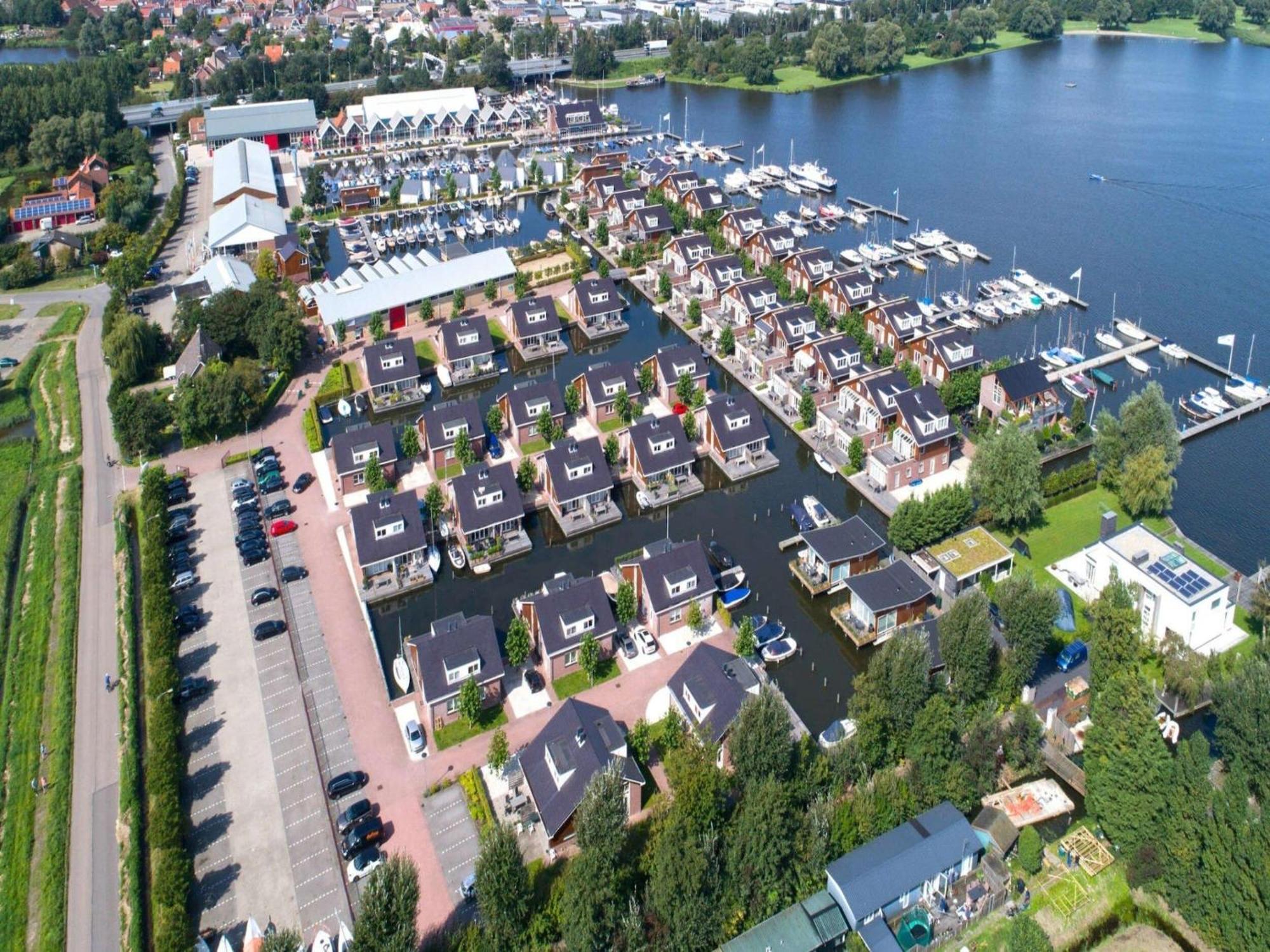 Modern Houseboat With Air Conditioning Located In Marina Uitgeest Exterior foto